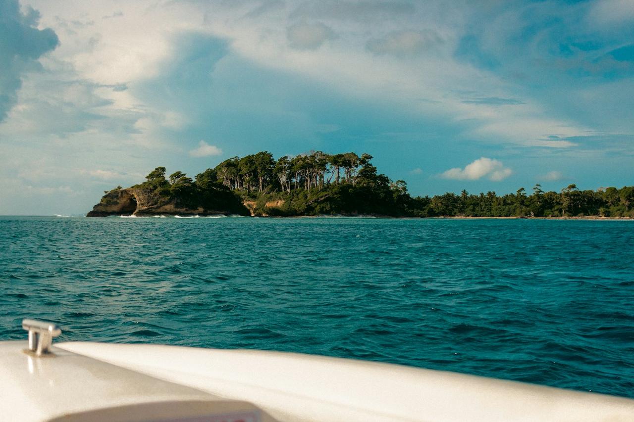 Andaman Honeymoon: Island Sunsets, Beach Dinner and Private Car Days, photo 3