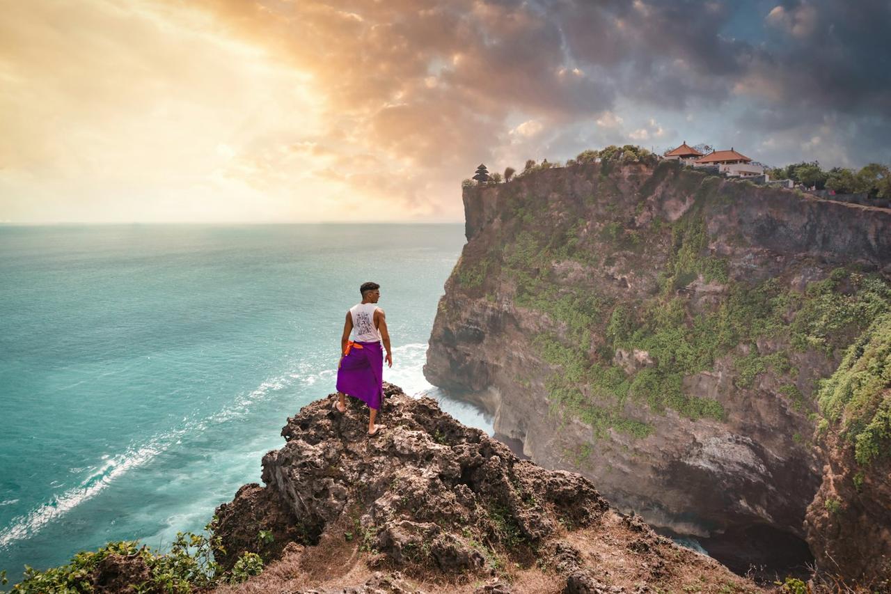 Bali Weekend Escape: Uluwatu Sunset, Rice Terraces and Ubud