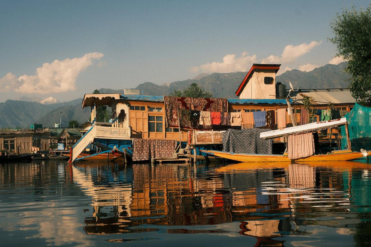 Kashmir Honeymoon: Dal Lake Houseboat, Gulmarg and Pahalgam