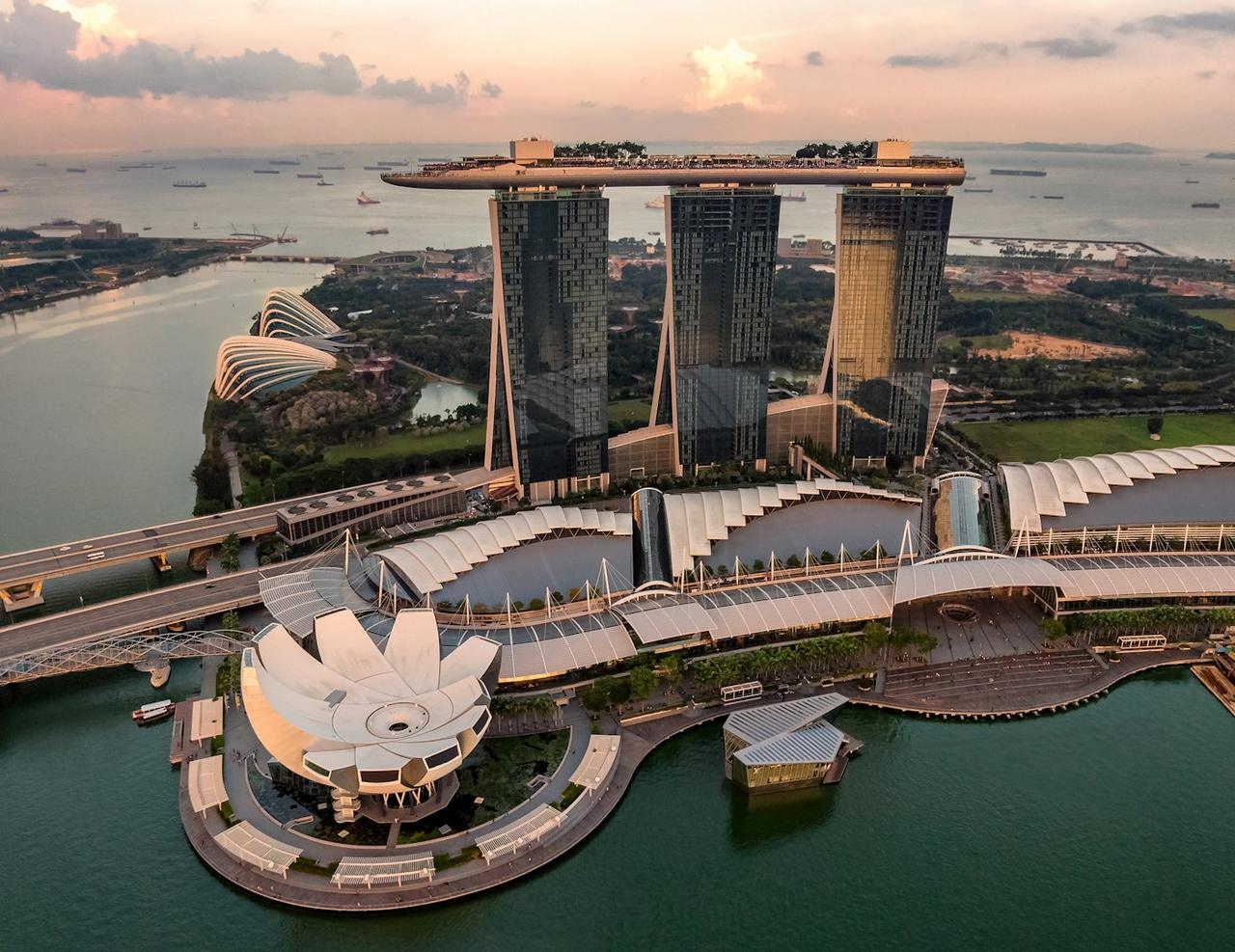 Singapore Honeymoon: Sentosa, Gardens by the Bay and Marina Bay Sunsets, photo 1