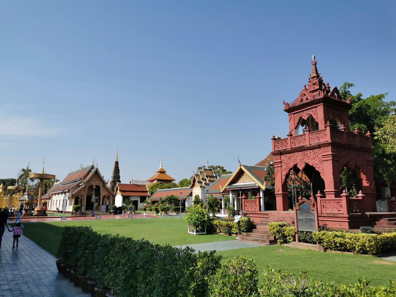 Bangkok and Chiang Mai Temples and Elephants Group Trip